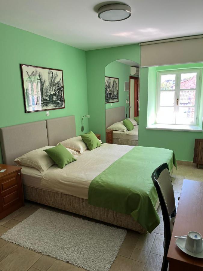 Toni Palace Gæstehus 4*